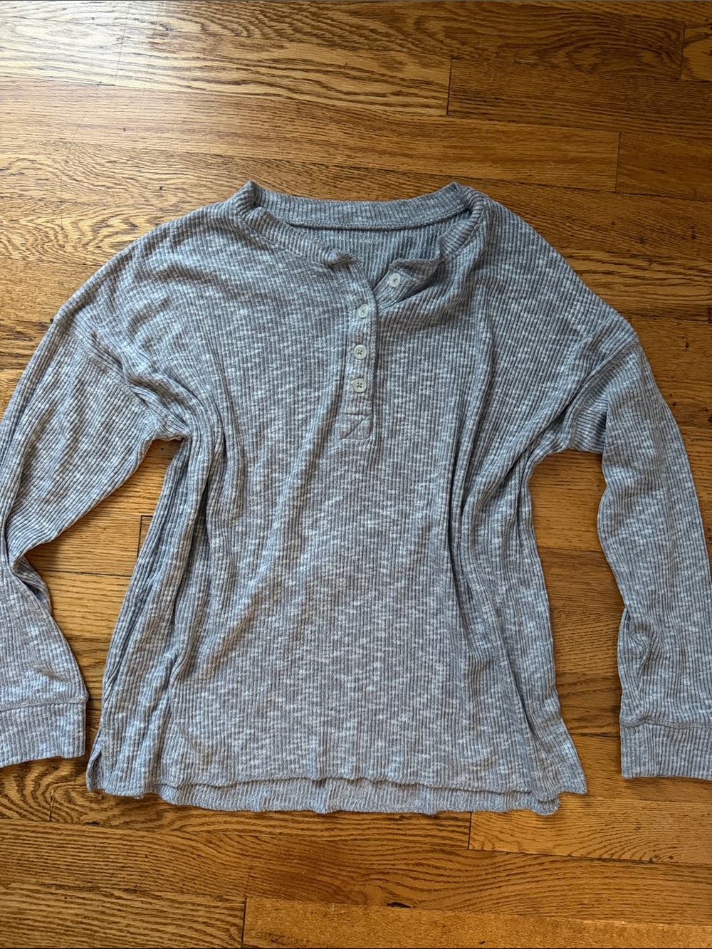 American Eagle Long-Sleeve Waffle Henley Shirt - Light Gray size medium